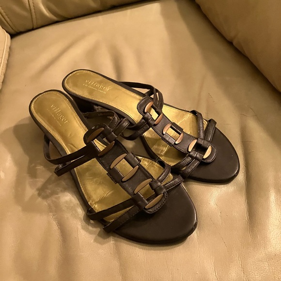 Liz Claiborne brown strappy slides - Picture 3 of 7